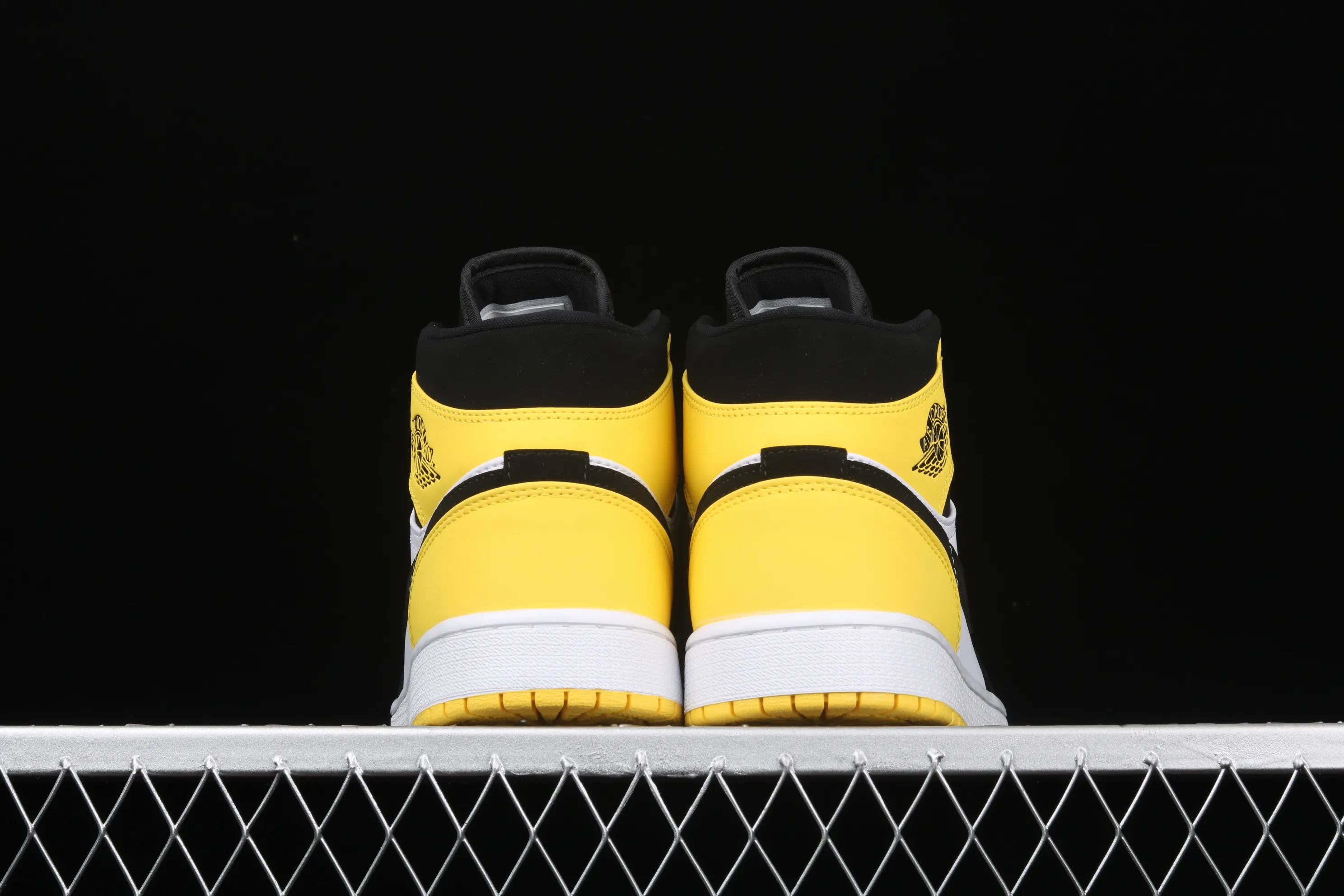 All categories Air Jordan Jordan series basketball shoes Air Jordan 1 Mid Air Jordan 1 Mid SE "Yellow Toe" AJ1 Joe 1 mid-top series basketball shoes 852542-071